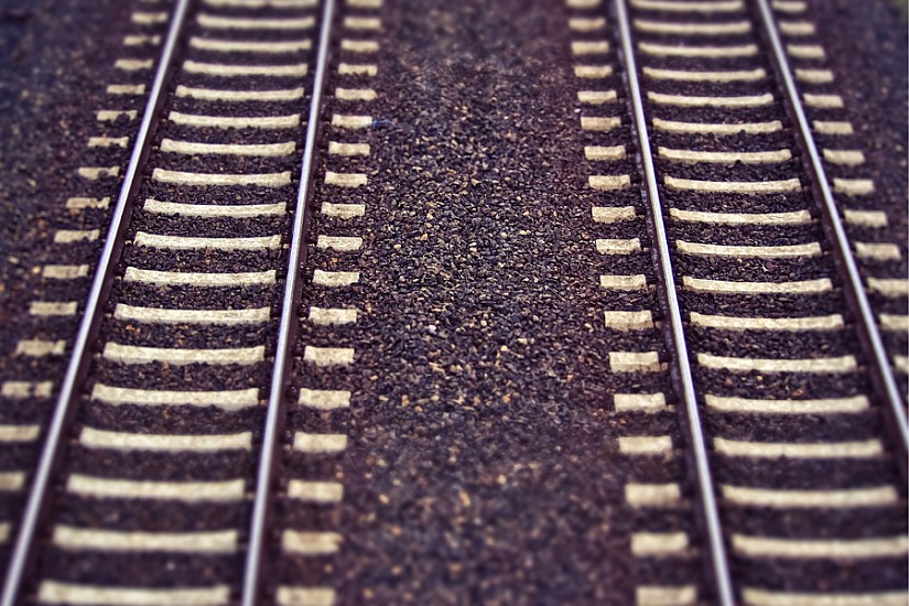 Schienen - Symboldbild, Quelle: Pixabay