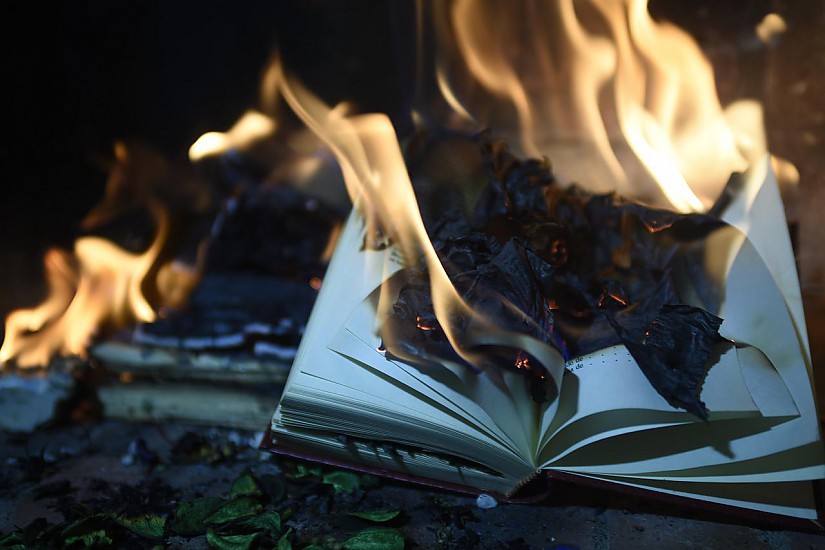 Bücherverbrennung - Symbolbild, Quelle: Pixabay Bücherverbrennung - Symbolbild, Quelle: Pixabay