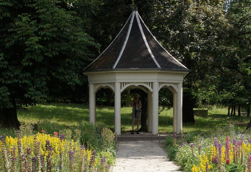 Pavillon im Park des Landgut Holzdorf, Quelle: http://gartenkultur-thueringen.de