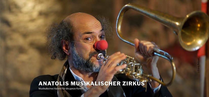 Clown Anatoli, Quelle: https://anatolis-musikalischer-zirkus.blogimnetz.de/ Clown Anatoli, Quelle: https://anatolis-musikalischer-zirkus.blogimnetz.de/