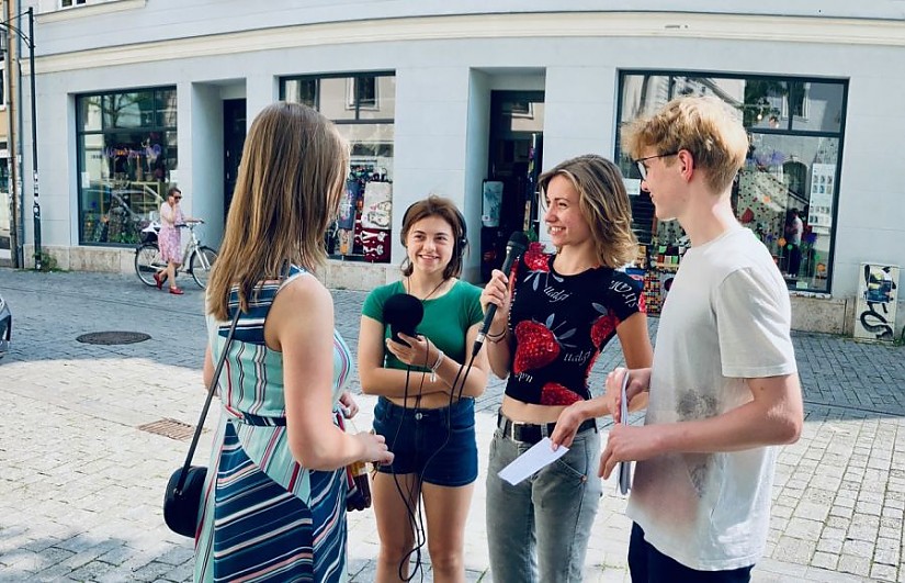 Umfrage zum Thema: Frankreich, Foto: Radio LOTTE