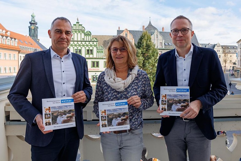 Oberbürgermeister Peter Kleine, Ute Böhnki (Behinderten- und Seniorenbeauftragte der Stadt Weimar) und Carsten Wiedenfeld (Johanniter, LIGA der Freien Wohlfahrtspflege der Stadt Weimar), Foto: Stadt Weimar