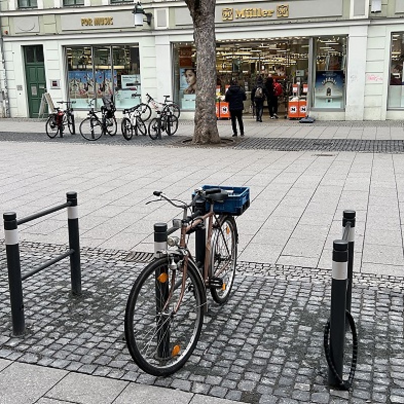 Neue Fahrradbügel in der Schillerstraße (Foto: Stephan Müller | Stadt Weimar)
