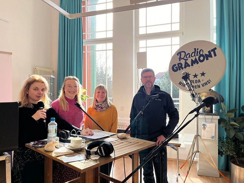Anastasia Turcu im Gespräch mit  Emma Meinhardt (Weinprinzessin), Yvonne Reichenbach (Thüringer Weinbauverein) und Andreas Clauß (Thüringer Weingut Bad Sulza), 