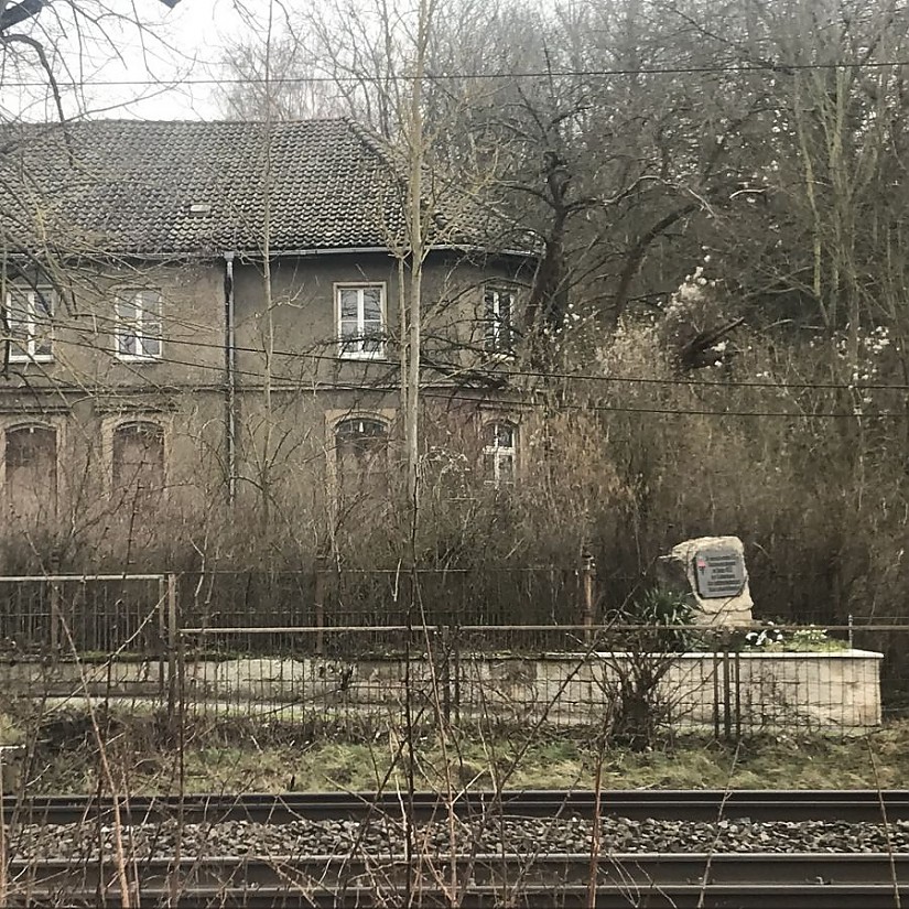 Gedenkstein vor dem Konzentrationslager in Bad Sulza