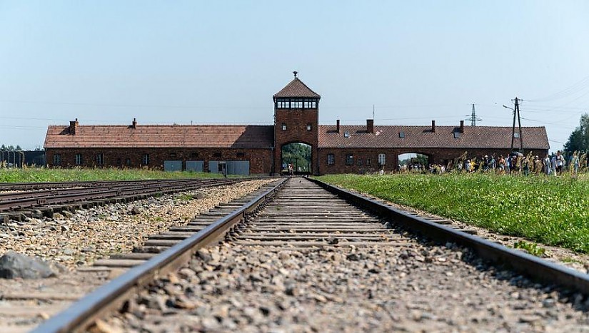 Torhaus des KZ Auschwitz-Birkenau, Quelle: Pixabay