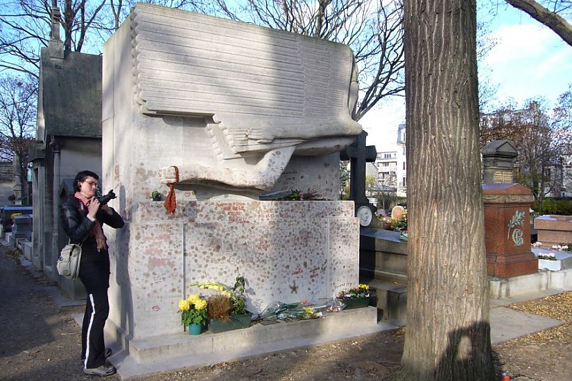 Titel: Das Grab Oscar Wildes auf dem Pariser Friedhof Père Lachaise im November 2006, Foto: Claus Bach