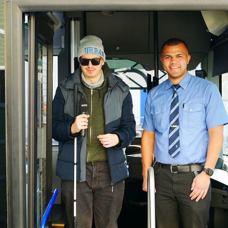 Aaron Christopher Hoffmann war bei der Einweihung von sechs neuen Wasserstoffbussen dabei, Foto: Stefan Schmidt