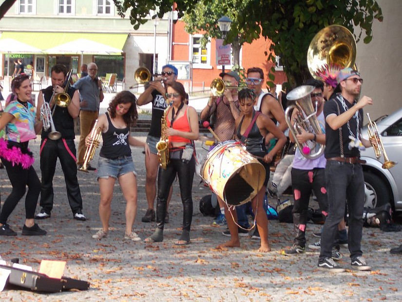 Die Blechrevolution von Tuba Libre auf Weimars Straßen (Foto: Radio Lotte Die Blechrevolution von Tuba Libre auf Weimars Straßen (Foto: Radio Lotte)
