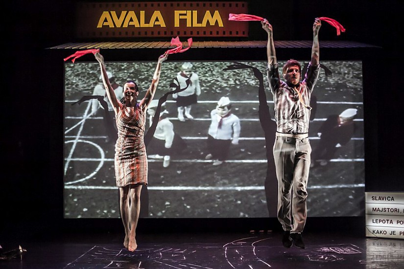 Szene aus dem Stück "I'm not ashamed of my communist past" (Foto: Marko Berkes) Szene aus dem Stück "I'm not ashamed of my communist past" (Foto: Marko Berkes)