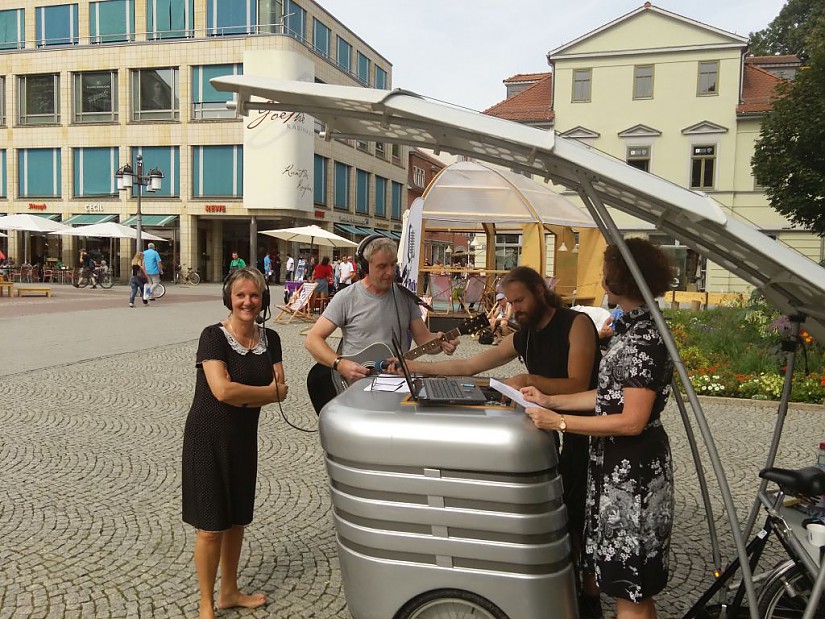Katrin Schremb und Shanghai Drenger sind beide aktiv für das Projekt "Die Revolution und ihre Enkel" (Foto: Radio Lotte) Katrin Schremb und Shanghai Drenger sind beide aktiv für das Projekt "Die Revolution und ihre Enkel" (Foto: Radio Lotte)