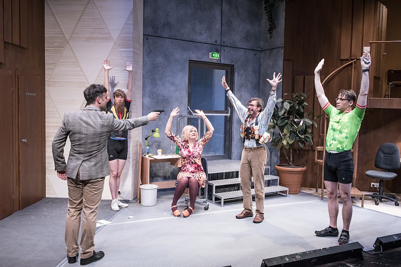 Bombenstimmung, Foto: Luca Abbiento