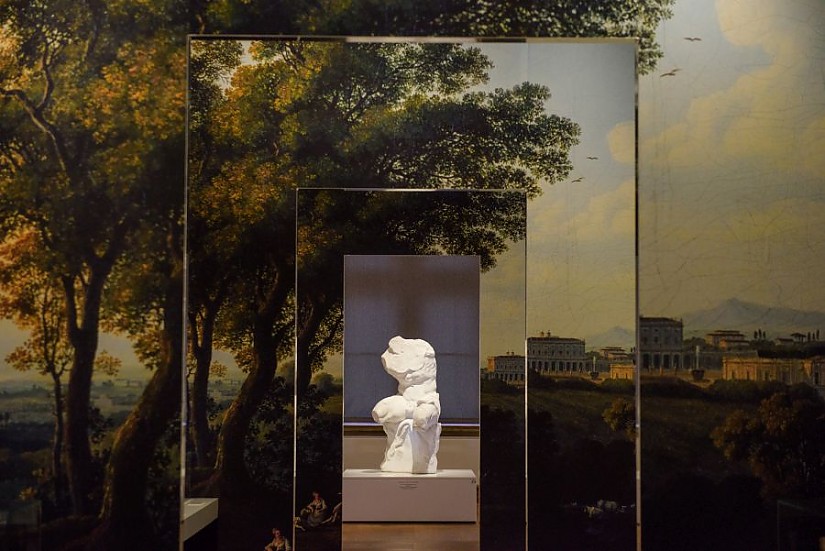 Blick in die Ausstellung Belvedere - Torso im Hintergrund, Foto: Candy Welz, Klassik-Stiftung-Weimar