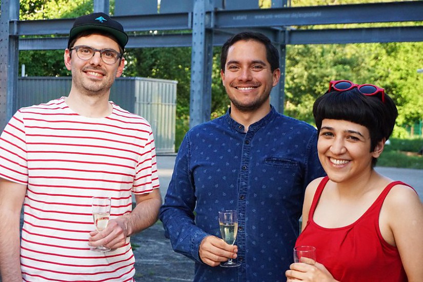 Die Gewinner Juan Pablo Pedraza, Florian Froger und Saba Bagheri freuten sich über ihren Erfolg beim ersten "Mini-Filmwettbewerb" an der Bauhaus-Universität Weimar, Foto: Bauhaus-Universität Weimar, Marvin Hamann