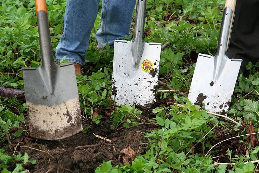 Gartenarbeit mit Spaten, Foto: Pixabay Gartenarbeit mit Spaten, Foto: Pixabay