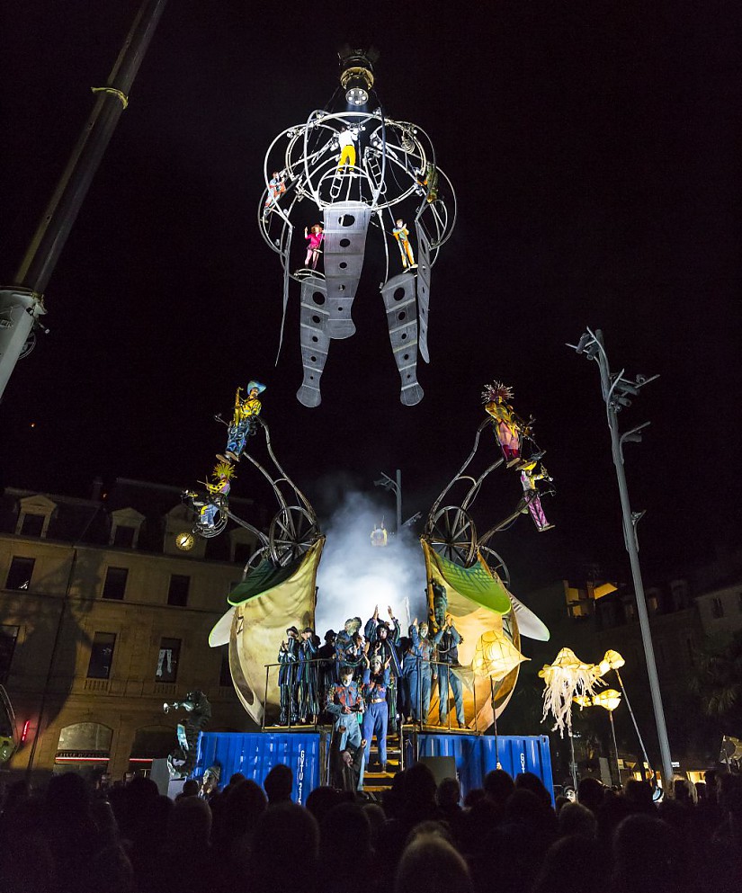 "Mù – Cinématique des fluides" der französischen Straßentheatergruppe Compagnie Transe Express, Foto: Juan Robert "Mù – Cinématique des fluides" der französischen Straßentheatergruppe Compagnie Transe Express, Foto: Juan Robert