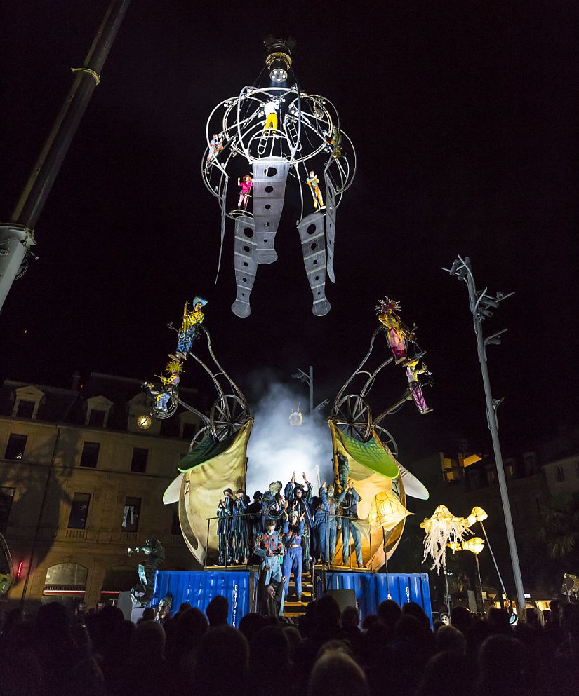 "Mù – Cinématique des fluides" der französischen Straßentheatergruppe Compagnie Transe Express, Foto: Juan Robert 