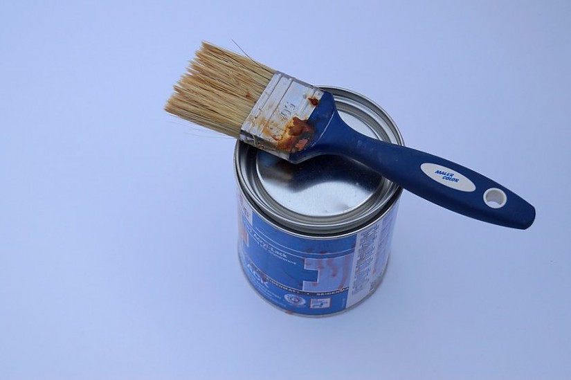 Lackeimer mit Pinsel (Symbolbild), Quelle: Pixabay