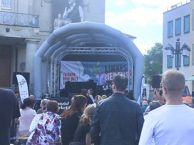 Weltfriedenstag 2018 auf dem Theaterplatz Weimar, Redner: Jenaer Stadtpfarrer Lothar König, Foto: Radio Lotte Weltfriedenstag 2018 auf dem Theaterplatz Weimar, Redner: Jenaer Stadtpfarrer Lothar König, Foto: Radio Lotte