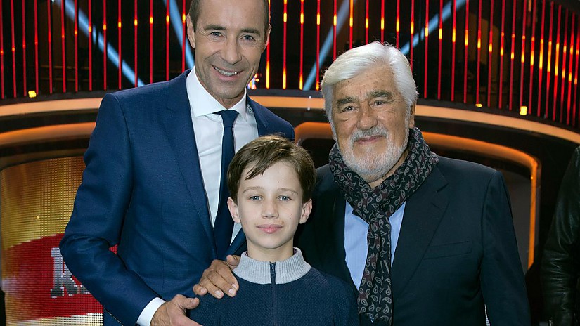 Mario Adorf stellt sich seinem kleinen Herausforderer, Johannes Valk, beim "Schiller-Duell". | Bild: NDR / Thorsten Jander Mario Adorf stellt sich seinem kleinen Herausforderer, Johannes Valk, beim "Schiller-Duell". | Bild: NDR / Thorsten Jander