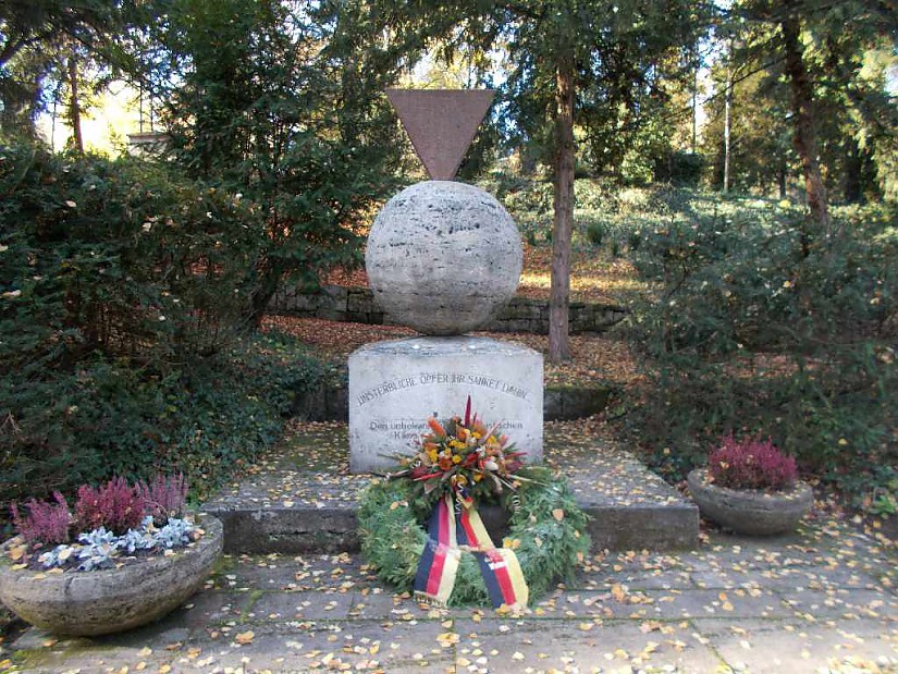 Volkstrauertag in Weimar mit geschmückter Gedenkstätte auf dem Historischen Friedhof, Foto: Radio Lotte