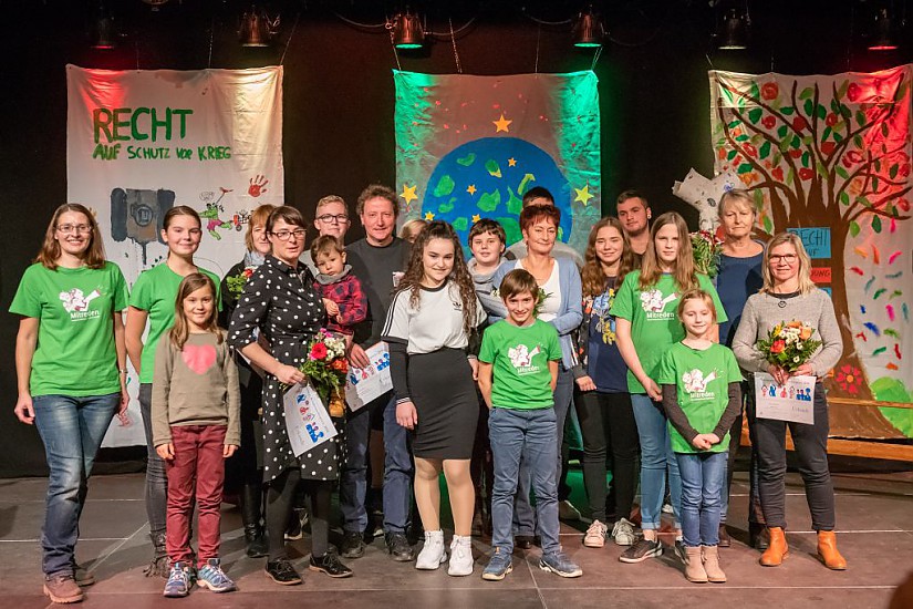 Preisträger und Nominierte bei der Verleihung des Weimarer Kinderrechtspreises 2018, Foto: Thomas Müller Preisträger und Nominierte bei der Verleihung des Weimarer Kinderrechtspreises 2018, Foto: Thomas Müller