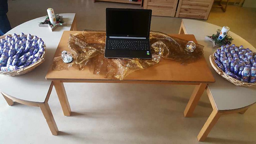 Stadtwerke und Stadtwirtschaft Weimar spenden einen Laptop für den Naturkindergarten Weimar-Schöndorf, Foto:Stadt Weimar Stadtwerke und Stadtwirtschaft Weimar spenden einen Laptop für den Naturkindergarten Weimar-Schöndorf, Foto:Stadt Weimar