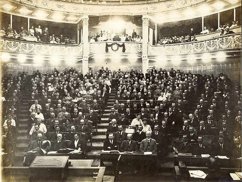 Während der Nationalversammlung 1919 im Deutschen Nationaltheater Weimar, Foto: Stadtmuseum Weimar   