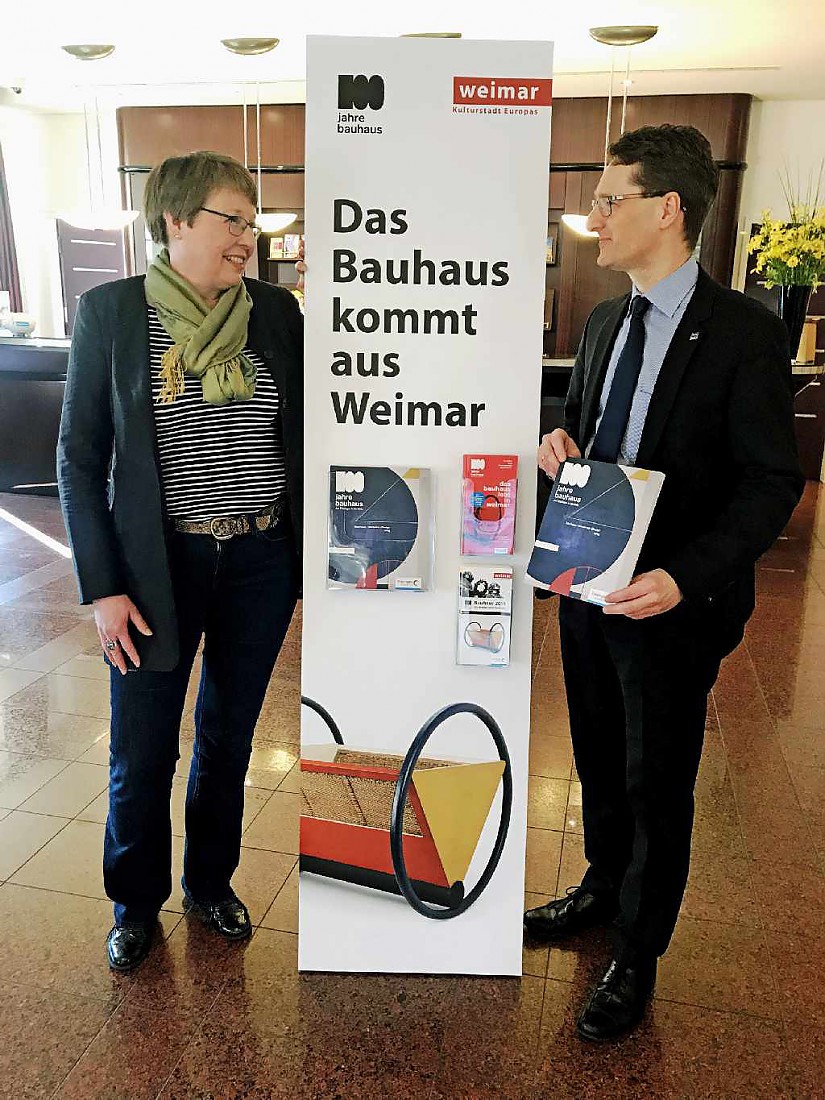 Kerstin Scharf von der weimar GmbH und Stefan Seiler, Direktor des Dorint Am Goethepark. Foto: weimar GmbH, Uta Kühne