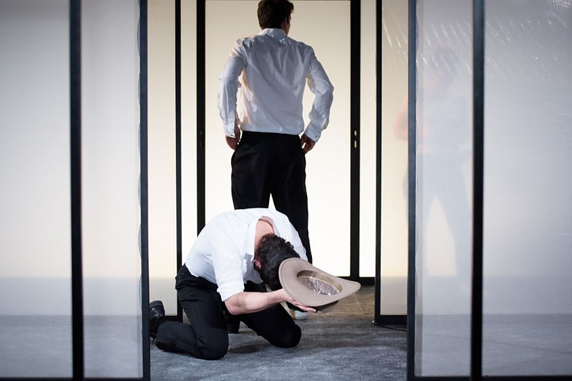 »Das Recht des Stärkeren« im DNT, Foto: © Candy Welz »Das Recht des Stärkeren« im DNT, Foto: © Candy Welz