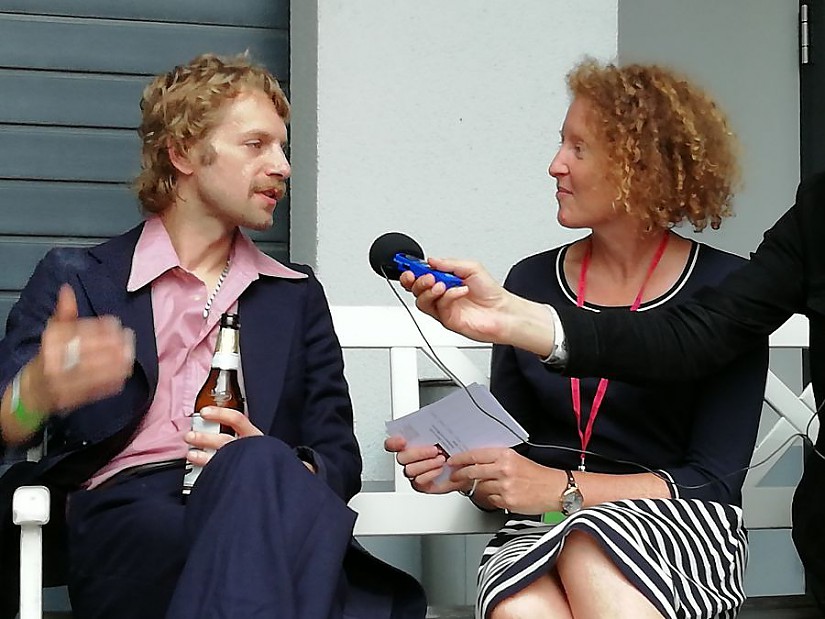 Musiker Voodoo Jürgens im Gespräch mit Anka Suckow, Foto: Radio LOTTE