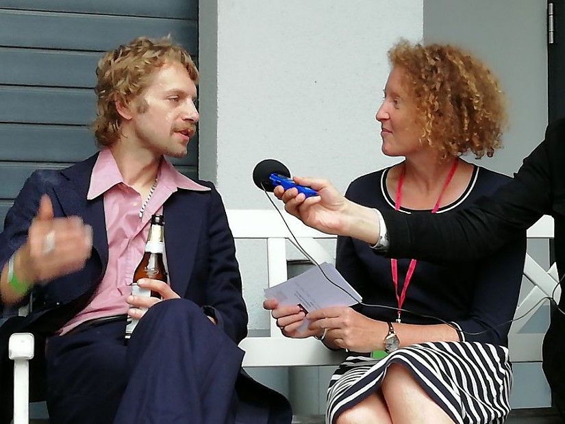 Musiker Voodoo Jürgens im Gespräch mit Anka Suckow, Foto: Radio LOTTE Musiker Voodoo Jürgens im Gespräch mit Anka Suckow, Foto: Radio LOTTE