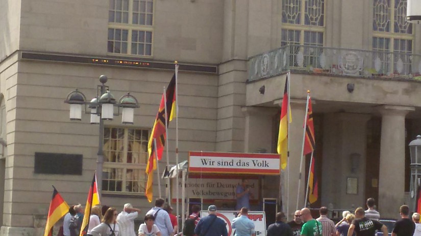Versammlung einer rechtsextremen Gruppierung auf dem Theaterplatz am 24. August 2019, Foto: Radio LOTTE  Versammlung einer rechtsextremen Gruppierung auf dem Theaterplatz am 24. August 2019, Foto: Radio LOTTE