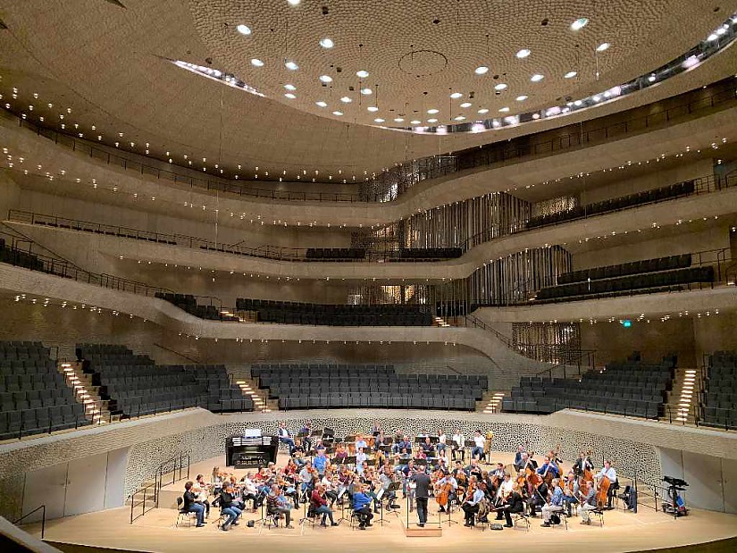 Weimarer Staatskapelle in Elbphilharmonie (Foto: Nils Kretschmer) Weimarer Staatskapelle in Elbphilharmonie (Foto: Nils Kretschmer)