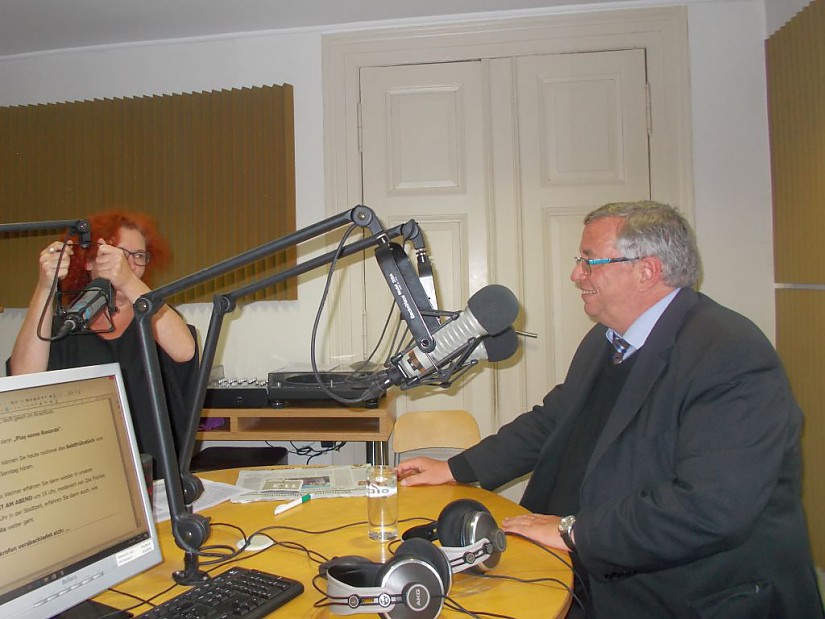 Fragestunde mit Oberbürgermeister Stefan Wolf (Foto: Radio Lotte) Fragestunde mit Oberbürgermeister Stefan Wolf (Foto: Radio Lotte)