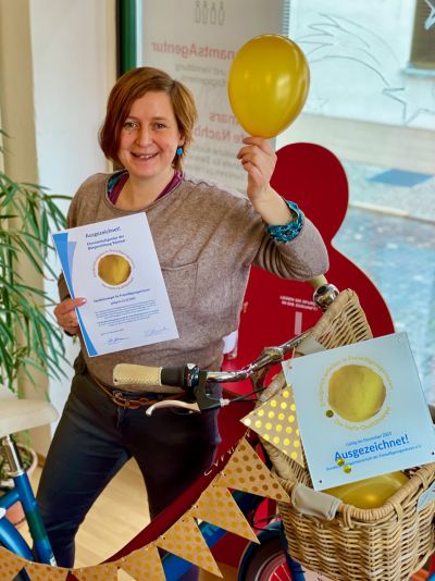 Anja Pfotenhauer-Wolleschensky hat den langwierigen Zertifizierungsprozess der EhrenamtsAgentur begleitet und kann das Qualitätssiegel endlich entgegennehmen. (Foto: Stefanie Lachmann) Anja Pfotenhauer-Wolleschensky hat den langwierigen Zertifizierungsprozess der EhrenamtsAgentur begleitet und kann das Qualitätssiegel endlich entgegennehmen. (Foto: Stefanie Lachmann)