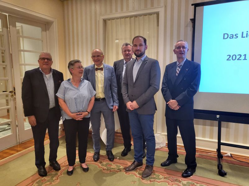 von links: Sekretär Detlev Geissler, Schatzmeisterin Andrea Geissler, Clubmaster Dr. Rüdiger Mayer, Mitgliedschaftsbeauftragter Stefan Biedermann, Präsident Mario Wloch, Past-Präsident Dr. Claus Schneider (Quelle: Lions Club Weimar Classic)