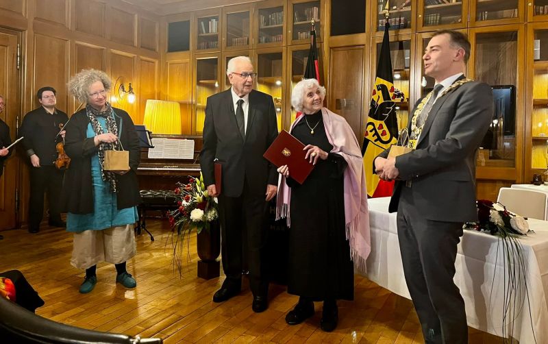 Buchenwald-Überlebende erhalten Ehrenbürgerwürde (Quelle: Buchenwald Memorial | Gedenkstätte Buchenwald)