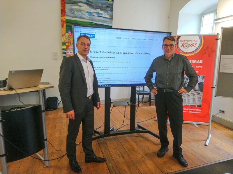 Im Bild: OB Peter Kleine und Staatssekretär Dr. Hartmut Schubert (TFM) (Quelle: Stadt Weimar) 