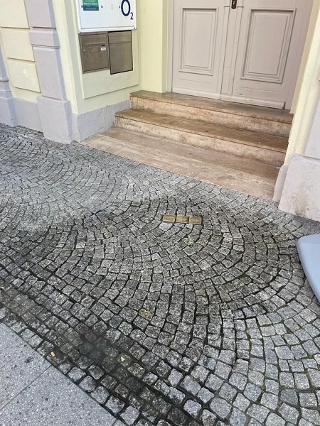 Gereinigte Stolpersteine (Foto: Stadt Weimar)