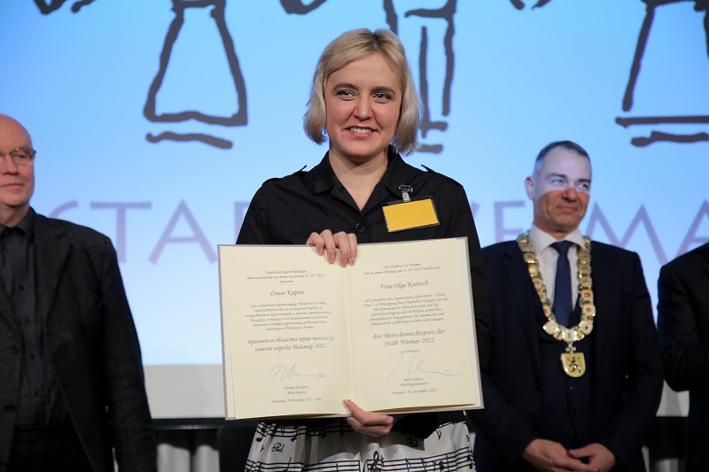 Olga Karatch bei der Verleihung des Weimarer Menschenrechtspreises 2022 (Foto: Mahsa Nejadfallah) Olga Karatch bei der Verleihung des Weimarer Menschenrechtspreises 2022 (Foto: Mahsa Nejadfallah)