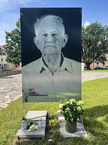 Die ZEUGEN-Portrait: László Vasile Nussbaum; Buchenwaldplatz (Quelle: ACHAVA-Festspiele) 