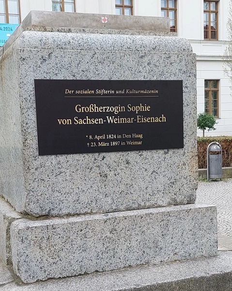 Temporäre Gedenktafel für Großherzogin Sophie von Sachsen-Weimar-Eisenach (Quelle: Bündnis 90 / Die Grünen Weimar) Temporäre Gedenktafel für Großherzogin Sophie von Sachsen-Weimar-Eisenach (Quelle: Bündnis 90 / Die Grünen Weimar)