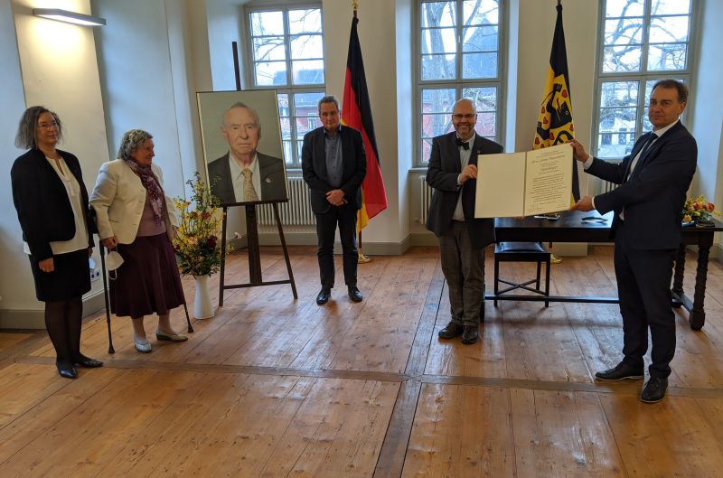 Ehrenbürgerurkunde für Günter Pappenheim (Foto: Stadt Weimar)