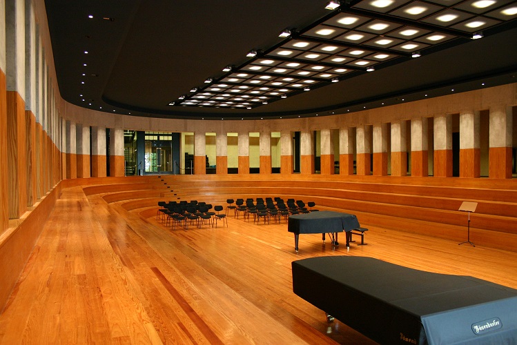 Konzertsaal des Musikgymnasiums Schloss Belvedere (Foto: Gerold Herzog) Konzertsaal des Musikgymnasiums Schloss Belvedere (Foto: Gerold Herzog)