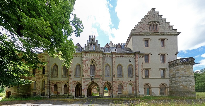 Schloss Reinhardbrunn (Quelle: wikipedia.org; Erwin Meier; CC BY-SA 4.0)