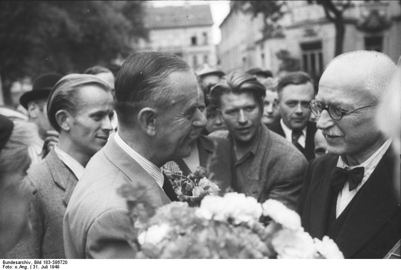 Thomas Mann in Weimar 1949, Bundesarchiv, Bild 183-S86720 / Lizenz: CC-BY-SA 3.0 DE Thomas Mann in Weimar 1949, Bundesarchiv, Bild 183-S86720 / Lizenz: CC-BY-SA 3.0 DE