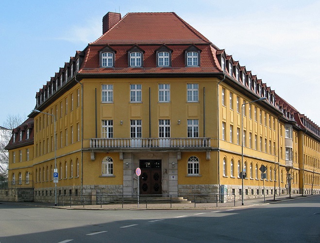 Thüringenkolleg Weimar (Quelle: wikipedia.org; CC BY-SA 3.0) Thüringenkolleg Weimar (Quelle: wikipedia.org; CC BY-SA 3.0)