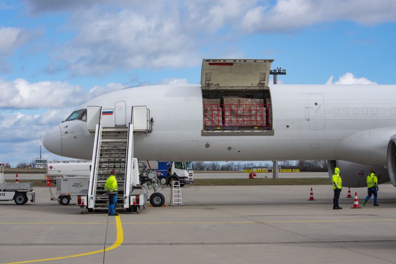 Flugzeug liefert Corona Test-Kits (Foto: Flughafen Erfurt-Weimar)