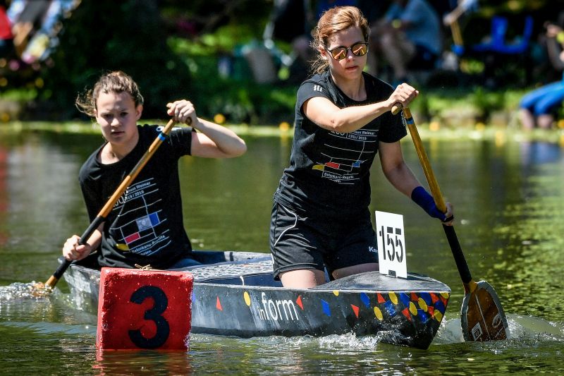 2019 erhielt das Team der Bauhaus-Universität den ersten Preis für die Gestaltung ihres Betonbootes »inFORM«. Auch im sportlichen Wettkampf erzielten die Studierenden Spitzenplätze. (Foto: Sascha Steinbach) 2019 erhielt das Team der Bauhaus-Universität den ersten Preis für die Gestaltung ihres Betonbootes »inFORM«. Auch im sportlichen Wettkampf erzielten die Studierenden Spitzenplätze. (Foto: Sascha Steinbach)